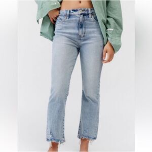 DAZE $108 Distressed crop Leg Jeans Raw Hem Light Wash Size 30 NEW